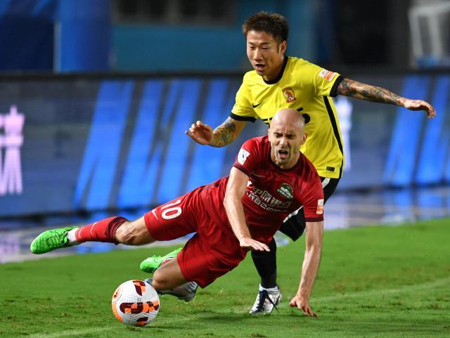 开云体育官网-荣昊回归广州队首秀献助攻 多面手传递积极信号